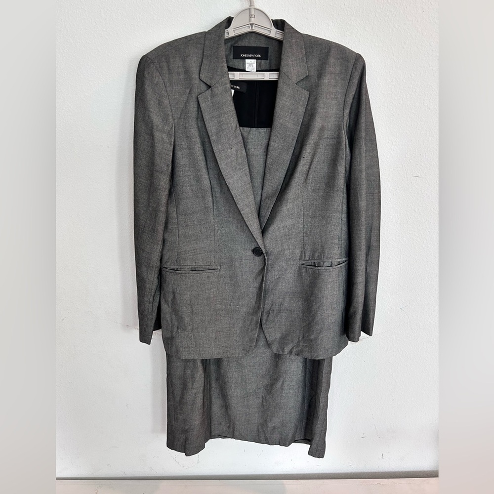 Jones New York Gray Two Piece Suit
Jacket & Matching Dress

Size 12